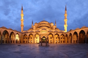 Masjid Sultan Ahmet yang dikenal juga dengan sebutan Blue Mosque